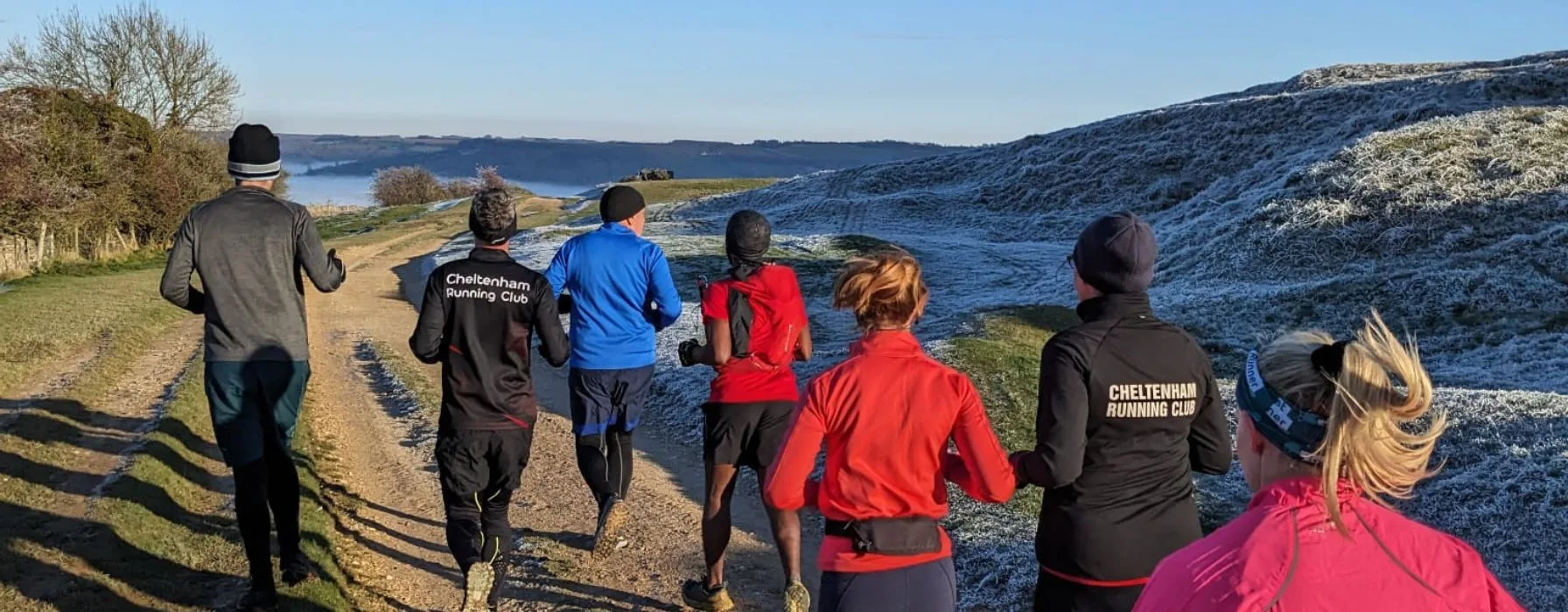 CRWC runners exploring a snowy Cotswold route